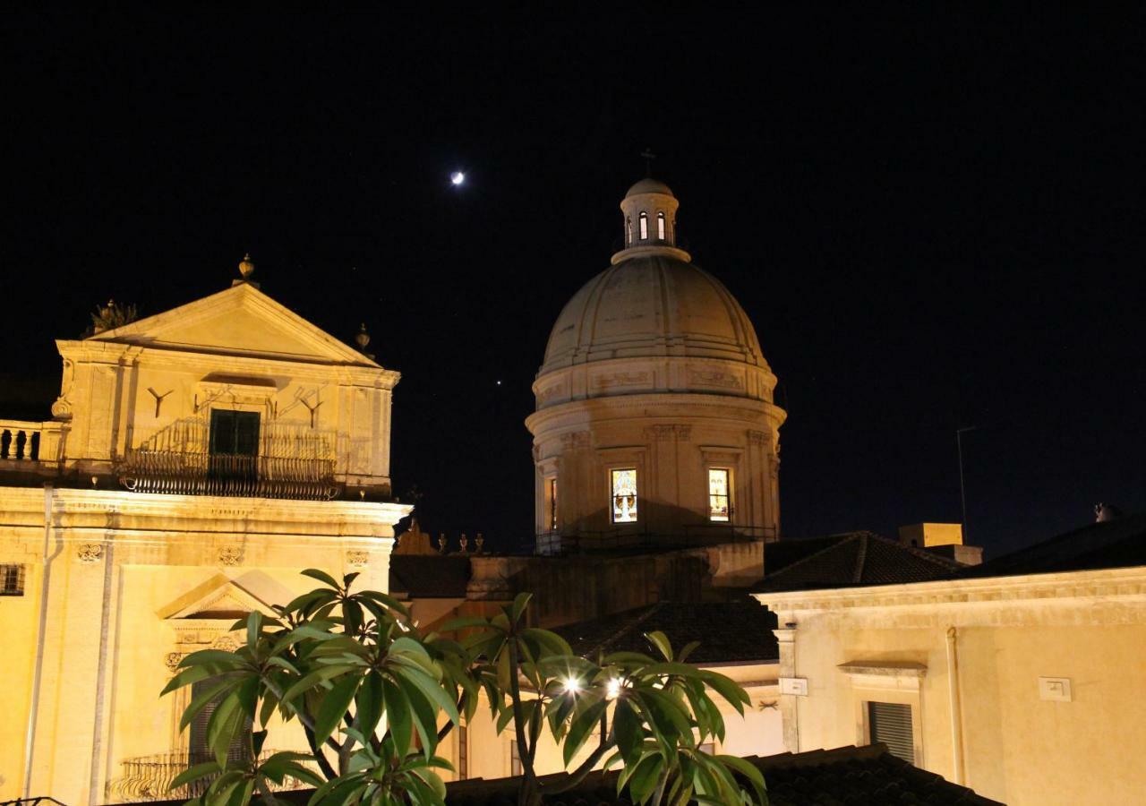 Vila Casa Camelia Noto Exteriér fotografie